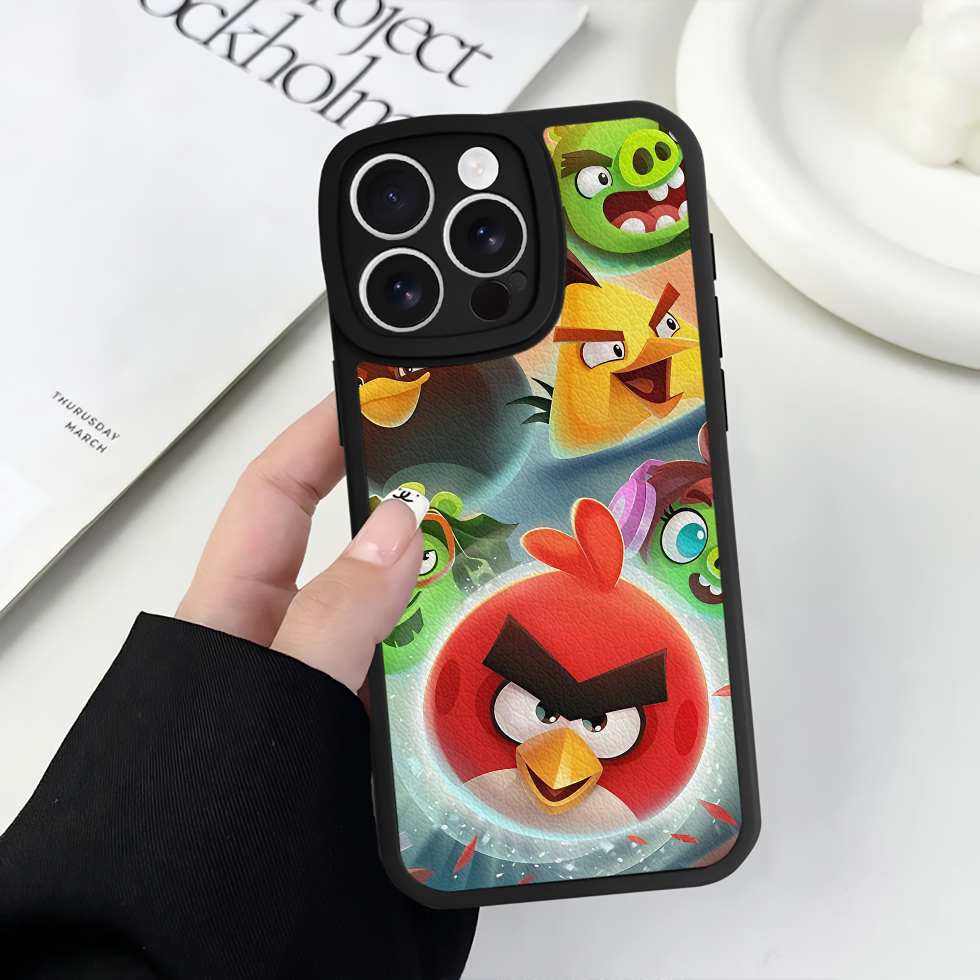 （画像用） Angry Birds アングリーバード 【iPhone 16シリーズ対応】シリコンスマホケース（レザー調） 材質：シリコン